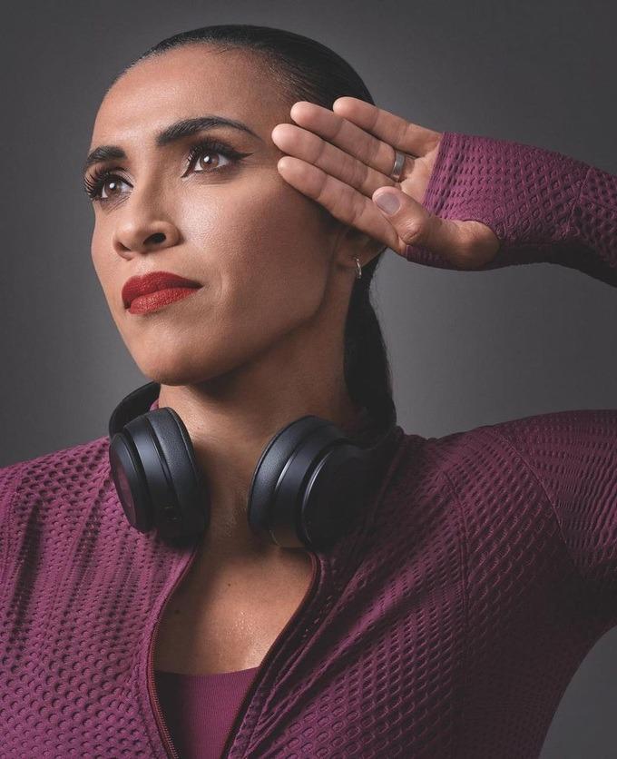 Những nữ hoàng sân cỏ nóng bỏng và kiếm bộn tiền nhất thế giới-5