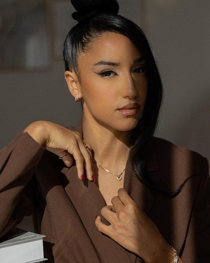 Những nữ hoàng sân cỏ nóng bỏng và kiếm bộn tiền nhất thế giới-9