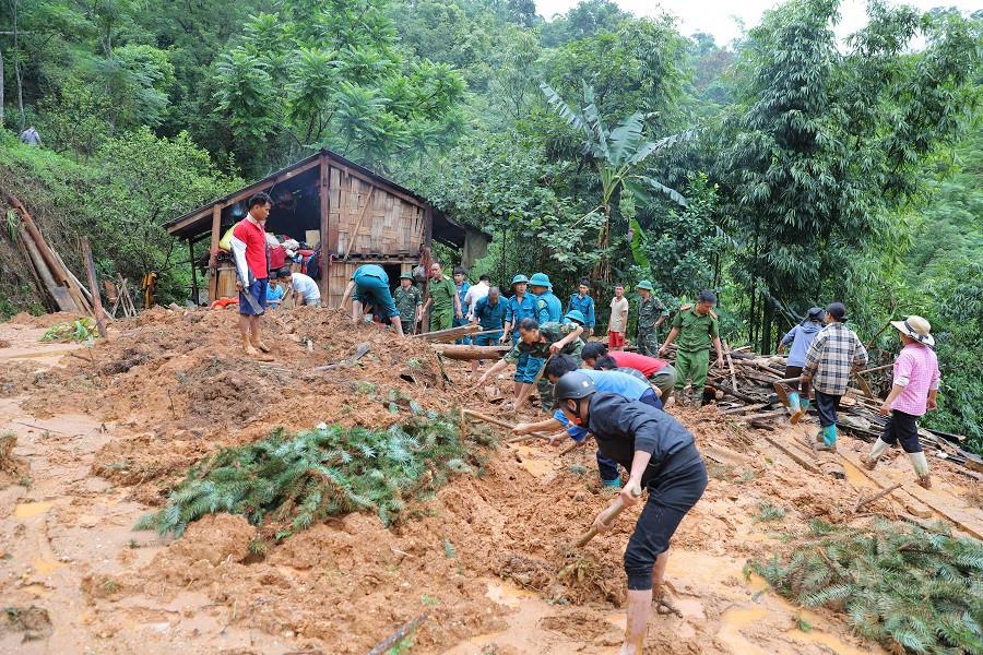 Sạt lở đất ở Hà Giang khiến cặp vợ chồng tử vong, 2 cháu nội bị thương-1