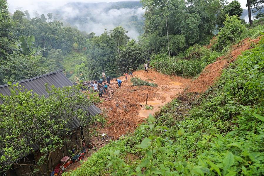 Sạt lở đất ở Hà Giang khiến cặp vợ chồng tử vong, 2 cháu nội bị thương-2
