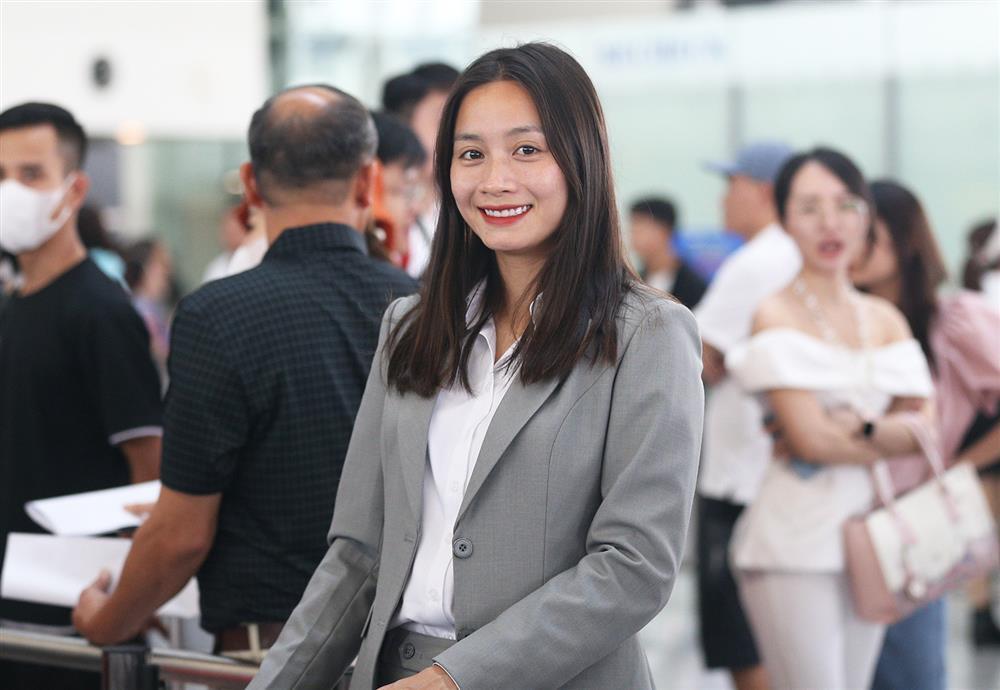 Thanh Nhã, Hoàng Thị Loan diện vest cực xinh đi World Cup-5