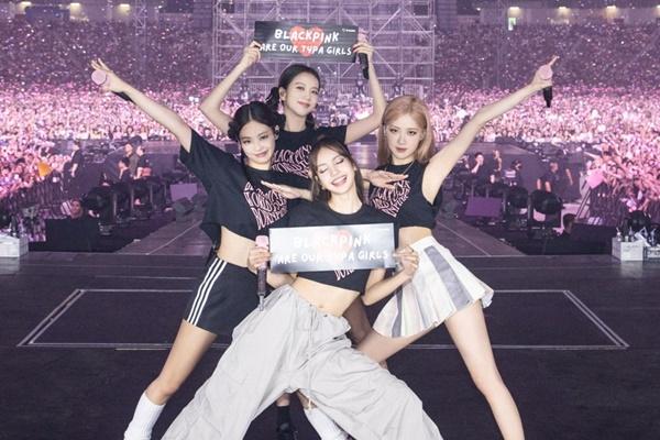 Chấp nhận chịu lỗ, fan Việt nhượng lại suất mua vé, bán gậy cổ vũ BlackPink-5