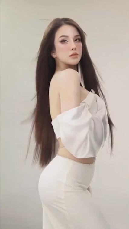 Diệp Lâm Anh gây bất ngờ với nhan sắc khác lạ, eo thon khác hẳn ảnh chụp vội-3