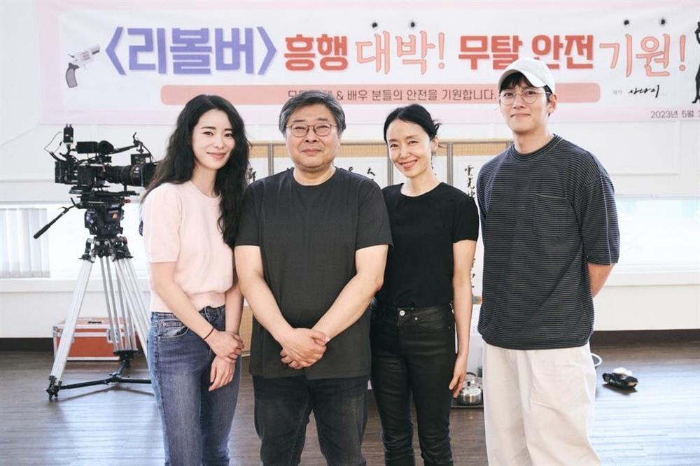 Ji Chang Wook hợp tác với 2 mỹ nhân trong phim hành động mới-1