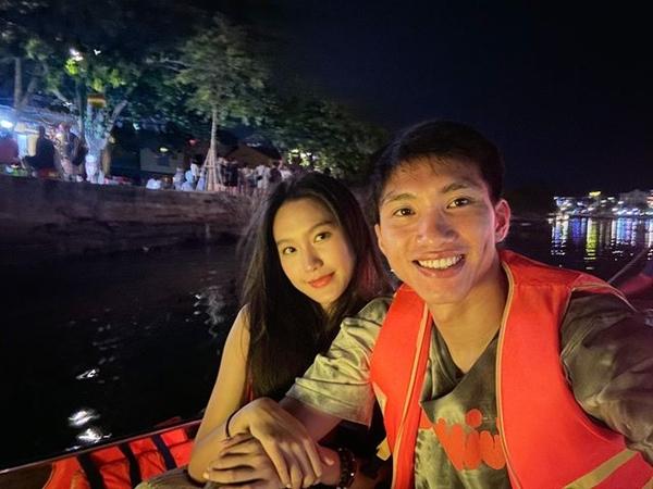 Bạn gái Văn Hậu diện bikini hút mắt nhưng vẫn lép vế trước một người-6