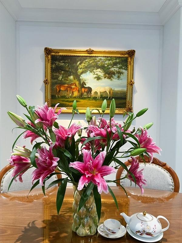 Á hậu từng gây rúng động vì được rước dâu bằng xe 10 tỷ hiện ở trong căn hộ siêu sang-11