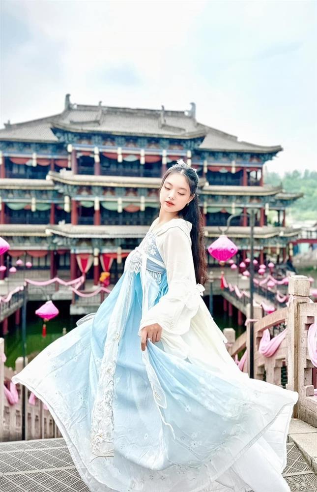 Vóc dáng ngọc ngà Suti Bố Ơi Mình Đi Đâu Thế tuổi 15, mẹ ruột xuýt xoa: Góc nào cũng xinh-9