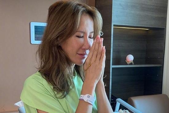 Nữ ca sĩ đình đám tự tử tại nhà riêng, hưởng dương 48 tuổi