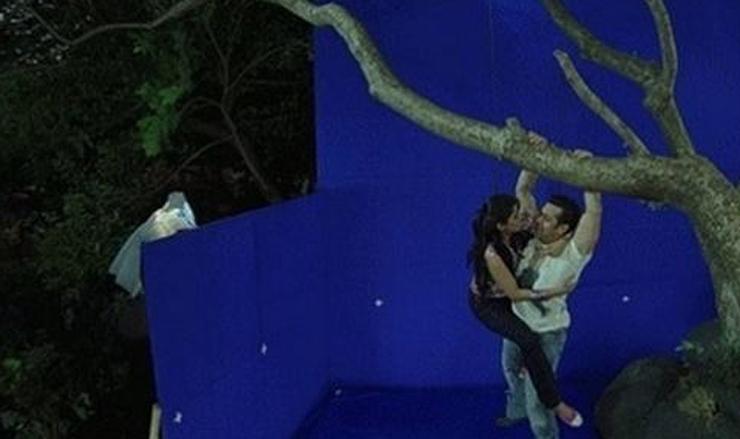 Lật tẩy hậu trường phim Ấn Độ, cảnh hôn cũng phải thực hiện theo cách này-7