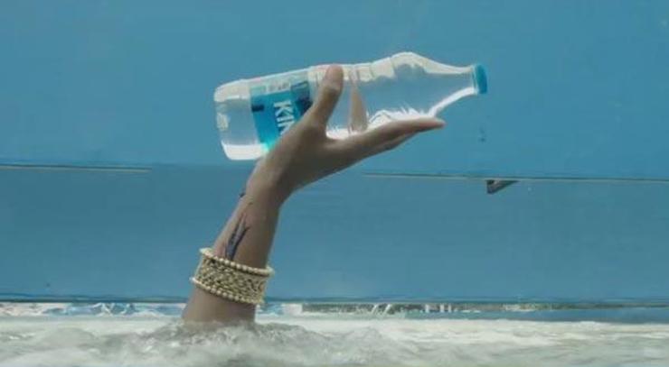 Lật tẩy hậu trường phim Ấn Độ, cảnh hôn cũng phải thực hiện theo cách này-18