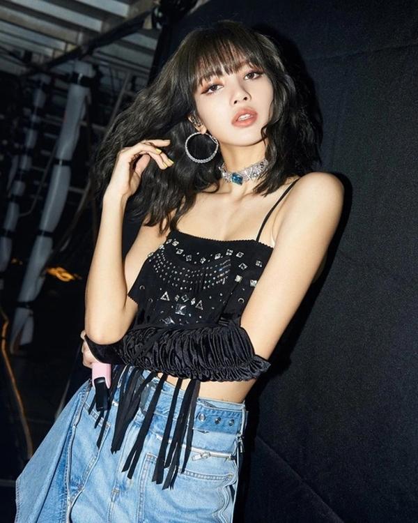 Lisa: Búp bê sống sở hữu vòng eo 48cm, loạt kỷ lục ấn tượng của BlackPink-2