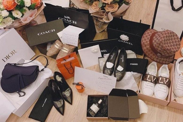 Diệp Lâm Anh đích thị là hồng nhan bạc tỷ, cứ ra tòa là diện cả cây hàng hiệu, dư sức làm mẹ đơn thân-9