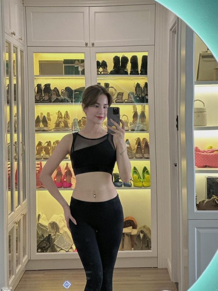 Diệp Lâm Anh đích thị là hồng nhan bạc tỷ, cứ ra tòa là diện cả cây hàng hiệu, dư sức làm mẹ đơn thân-11