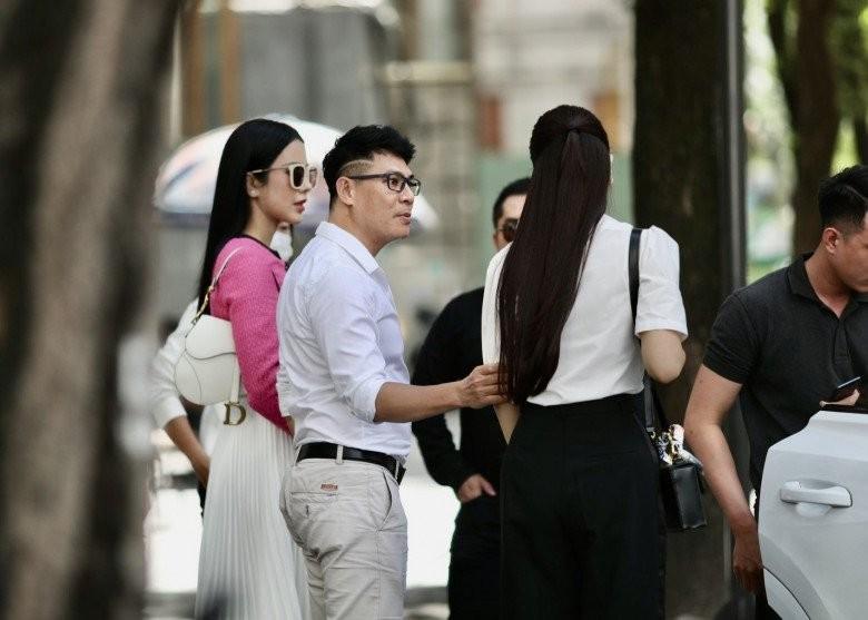 Diệp Lâm Anh đích thị là hồng nhan bạc tỷ, cứ ra tòa là diện cả cây hàng hiệu, dư sức làm mẹ đơn thân-5