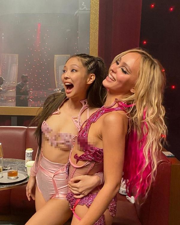 Jennie (BlackPink) hé lộ ảnh hiếm trong phim có nhiều cảnh nhạy cảm gây tranh cãi-2