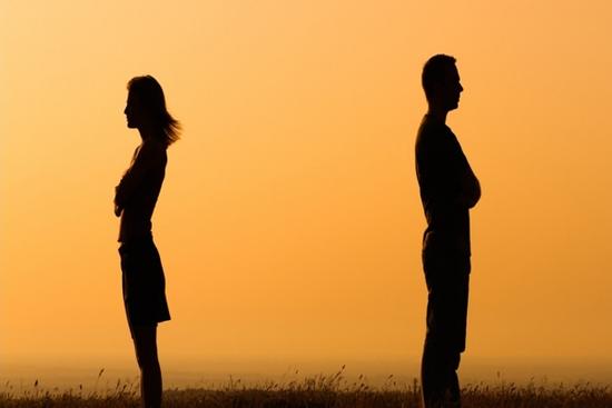 Anh trai tôi thua cá độ 2 tỷ, chị dâu ôm con về nhà mẹ đẻ, đòi ly hôn