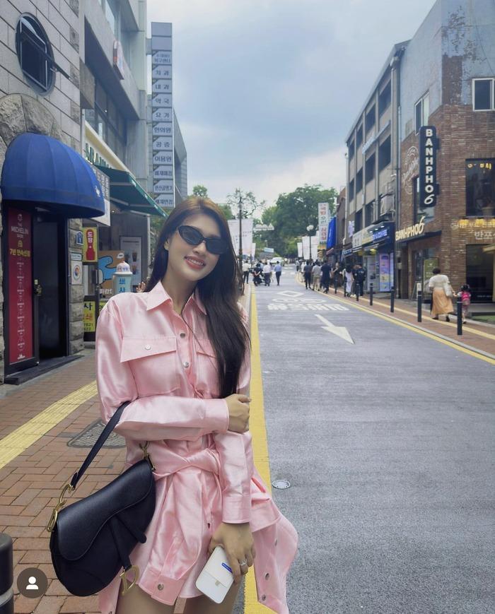 Hoa hậu Thiên Ân và Phát La đi du lịch chung nhưng lại tránh né nhau?-1