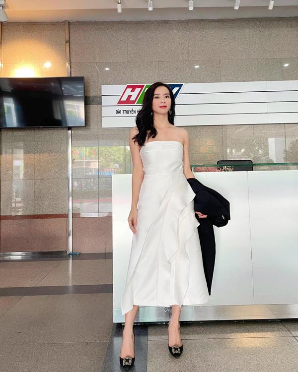 Bạn gái mới của chồng cũ Nhật Kim Anh: 3 vòng nóng bỏng dù không bóp miệng-4