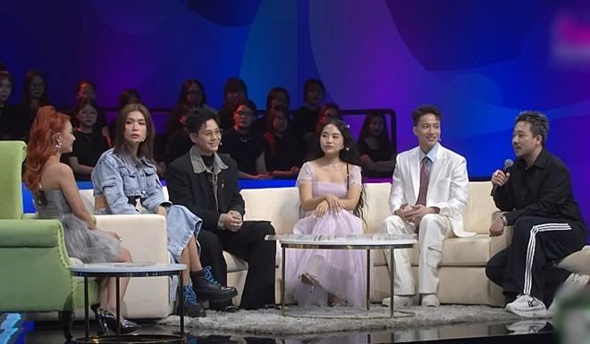 Nữ chủ tịch 2K3 Phương Mỹ Chi gây tranh cãi khi lên sóng Người Ấy Là Ai, dù chưa một mảnh tình vắt vai-11