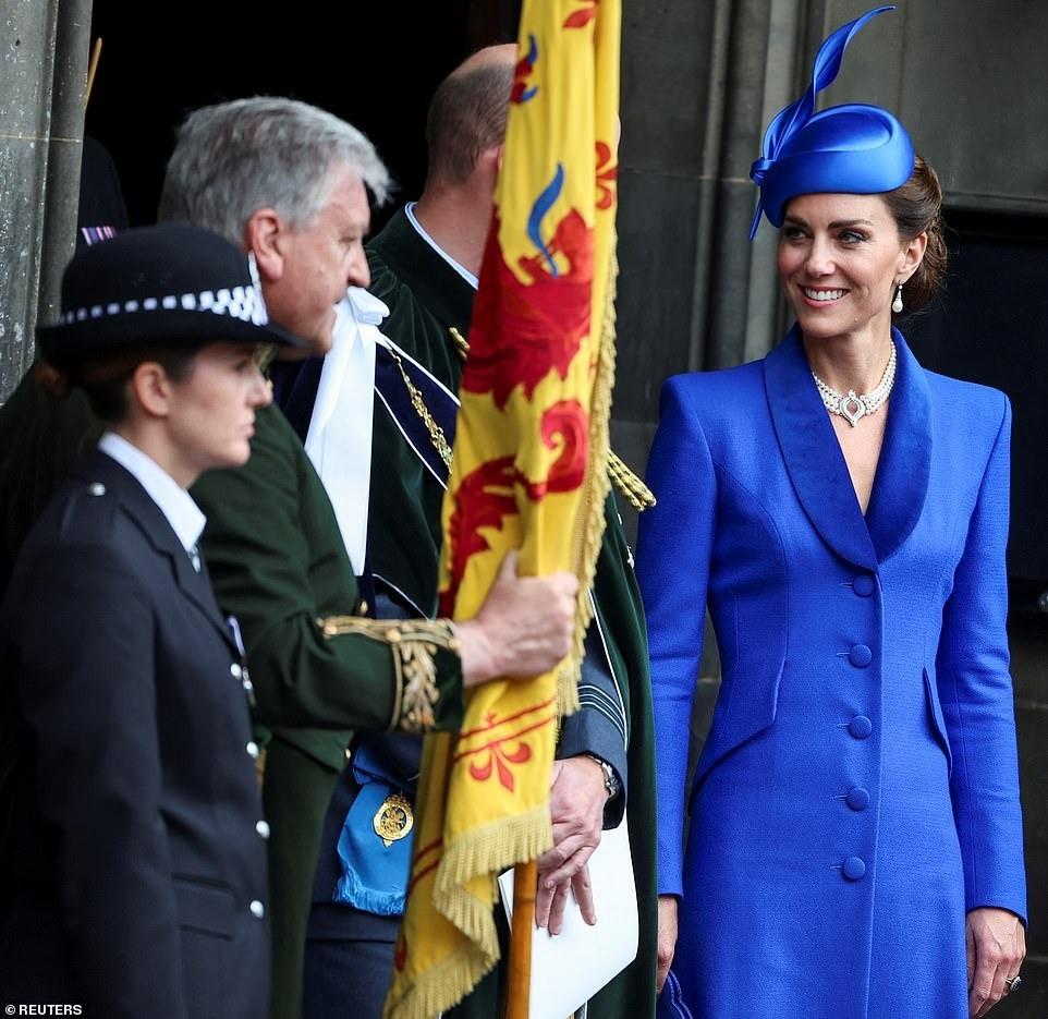 Ý nghĩa trang sức Công nương Kate đeo trong lễ đăng cơ mới của Vua Charles-6