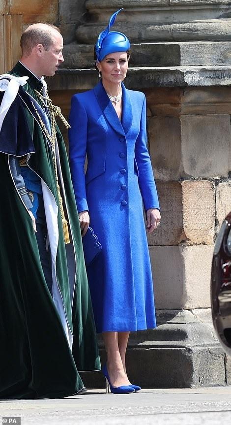 Ý nghĩa trang sức Công nương Kate đeo trong lễ đăng cơ mới của Vua Charles-4