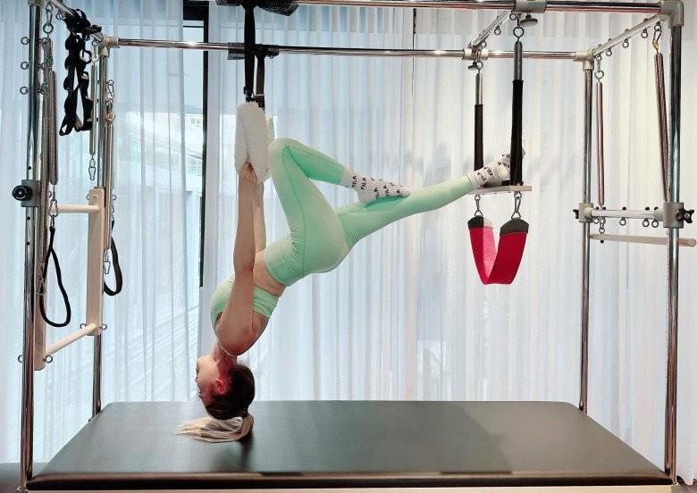 Vợ Đăng Khôi nỗ lực bẻ cong hình thể, U40 diện bikini hot cỡ này chẳng trách chồng sợ mất-7