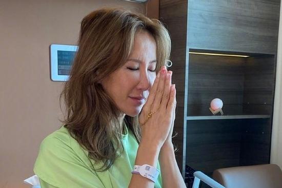 Bác sĩ đề nghị rút ống thở của nữ ca sĩ Coco Lee
