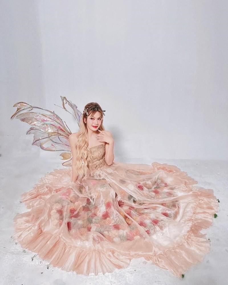Đào Bá Lộc mặc váy công chúa hóa bướm xinh đẹp nuột nà nhưng biểu cảm làm dân mạng hết hồn-2