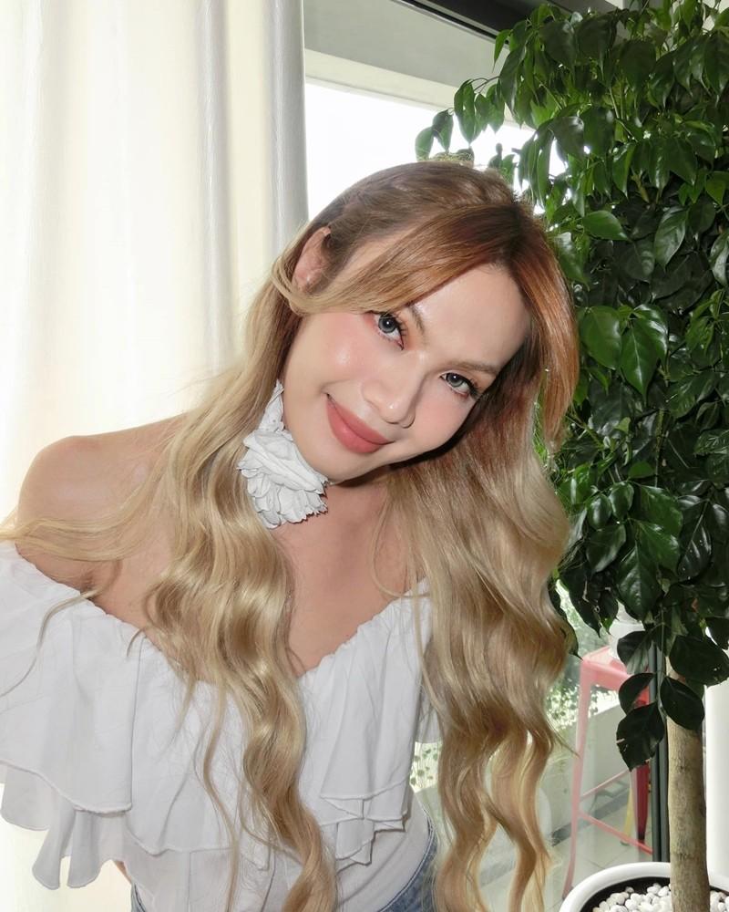 Đào Bá Lộc mặc váy công chúa hóa bướm xinh đẹp nuột nà nhưng biểu cảm làm dân mạng hết hồn-6