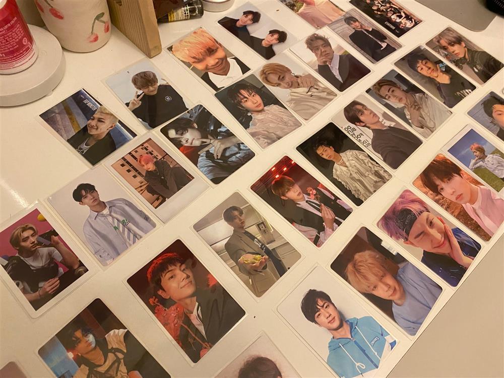 Ngoài mua vé hàng chục triệu đồng, fan Kpop còn làm gì để đu thần tượng?-4