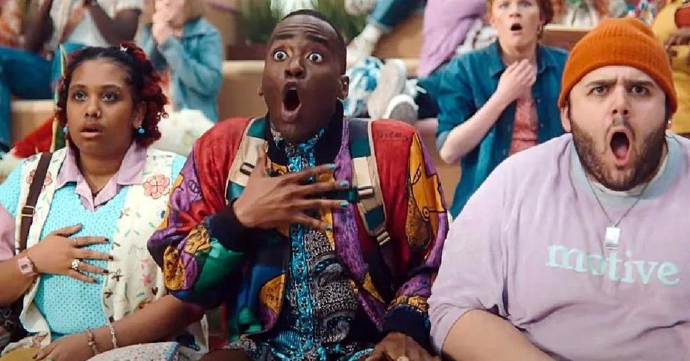 Hình ảnh và lời thoại gây choáng trong Sex Education 4-2