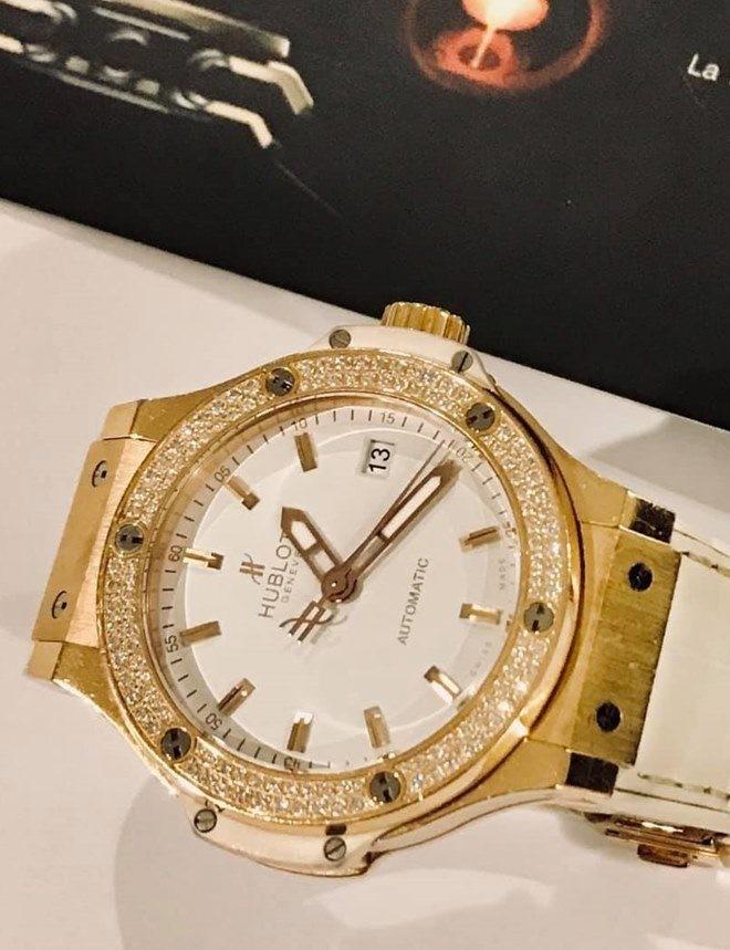 BTV Ngọc Trinh khoe ảnh, Hương Giang liền soi đồng hồ: Từng bỏ 900 triệu mua 1 chiếc của đàn chị nhưng không lấy-3