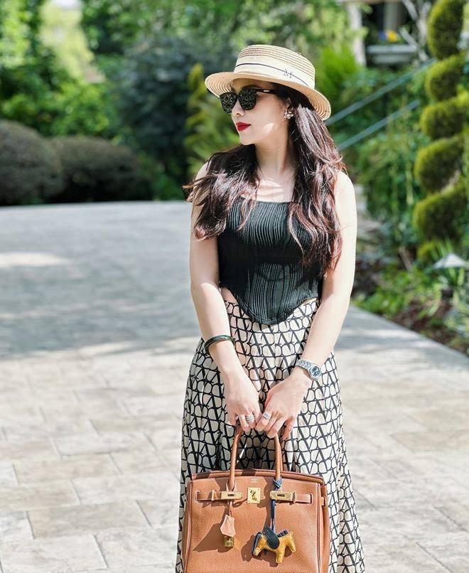 Hằng Túi ly hôn lần 2, làm mẹ đơn thân 6 con, U40 công khai bạn trai thứ 3 là Tổng giám đốc điển trai-16