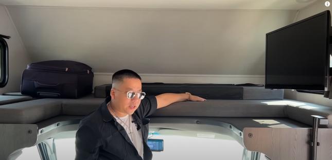 Khoa Pug lái nhà di động phượt trên đất Mỹ, người đồng hành thu hút chú ý-5