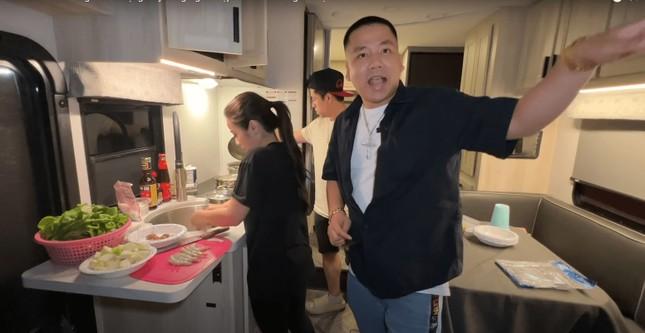 Khoa Pug lái nhà di động phượt trên đất Mỹ, người đồng hành thu hút chú ý-8