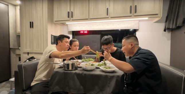 Khoa Pug lái nhà di động phượt trên đất Mỹ, người đồng hành thu hút chú ý-6