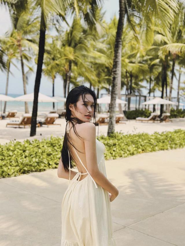 Bạn gái Đoàn Văn Hậu đốt mắt fan với loạt ảnh bikini khoe body đồng hồ cát-14