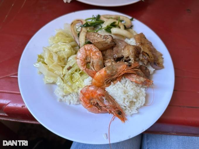 Vụ cơm bụi 160.000 đồng ở Hà Nội: Quán ăn từng nhiều lần bị tố chặt chém?-2