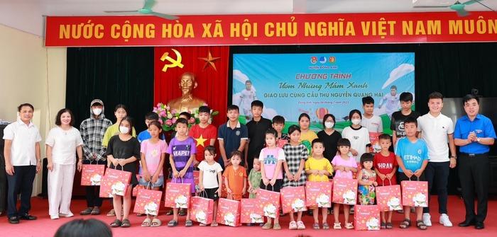 Quang Hải âm thầm làm từ thiện giữa ồn ào của bạn gái-5