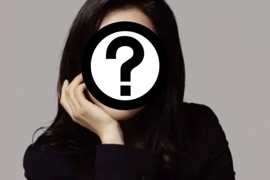 Nữ ca sĩ nổi tiếng đột tử trong nhà vệ sinh chỉ vài phút trước buổi biểu diễn