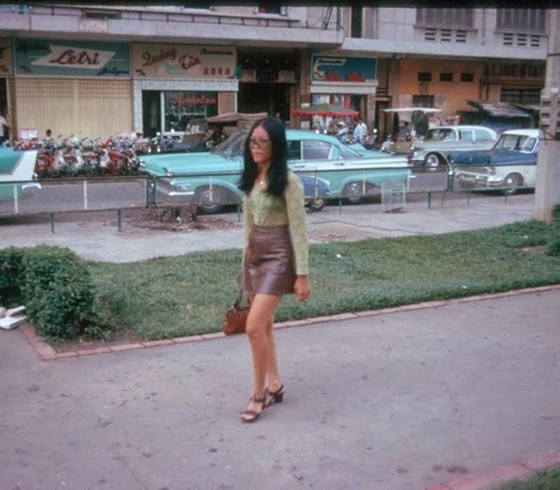 Phụ nữ Sài Gòn xưa đã ăn mặc thế này, táo bạo chẳng thua gái thời nay-12