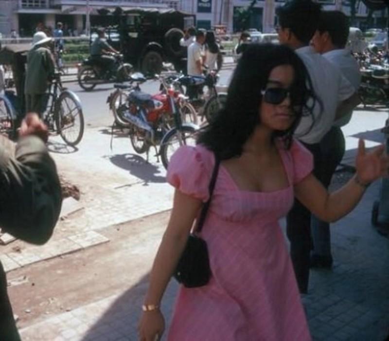 Phụ nữ Sài Gòn xưa đã ăn mặc thế này, táo bạo chẳng thua gái thời nay-14
