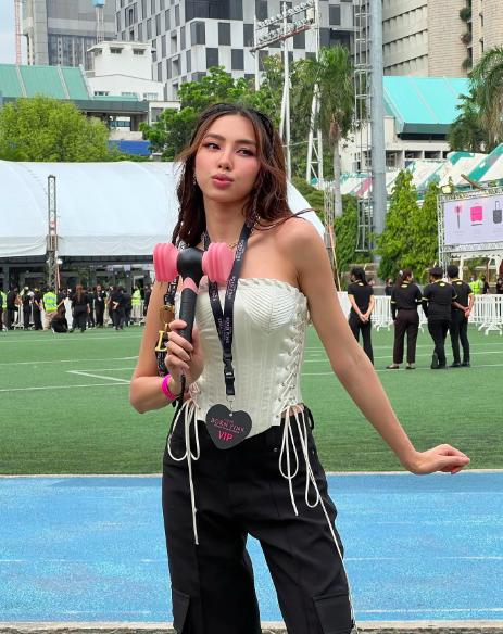 Săn vé BlackPink: Đức Phúc chi 39 triệu mua vé VIP, Kỳ Duyên - Minh Triệu hồi hộp xếp hàng-14