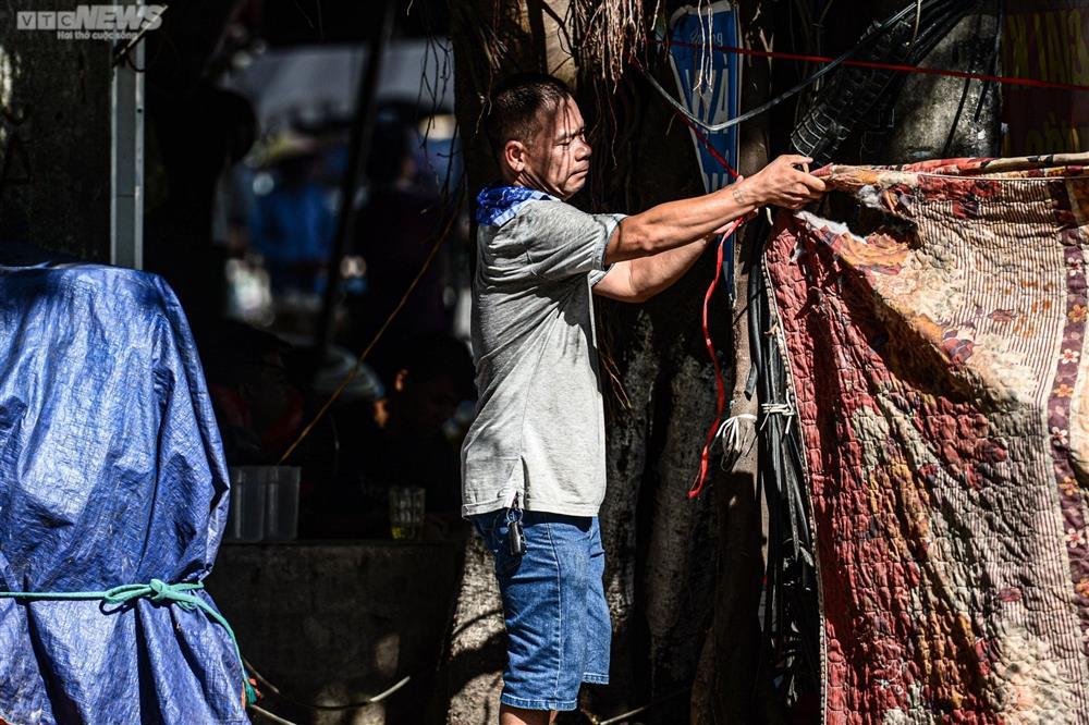 Người Hà Nội kín mít như Ninja, vật vã mưu sinh trong đợt nắng nóng kéo dài-11