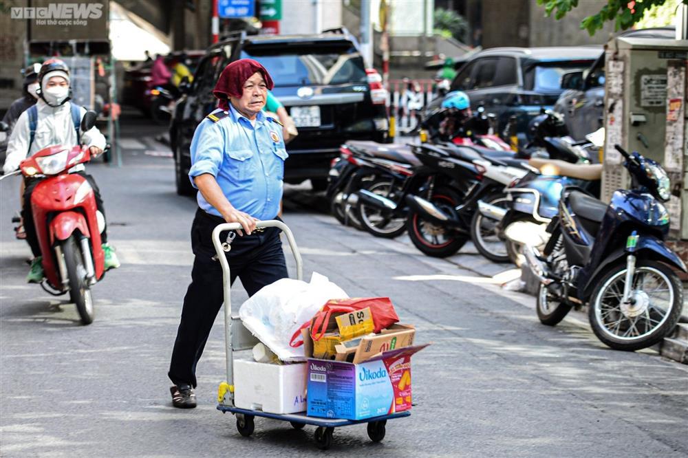 Người Hà Nội kín mít như Ninja, vật vã mưu sinh trong đợt nắng nóng kéo dài-12