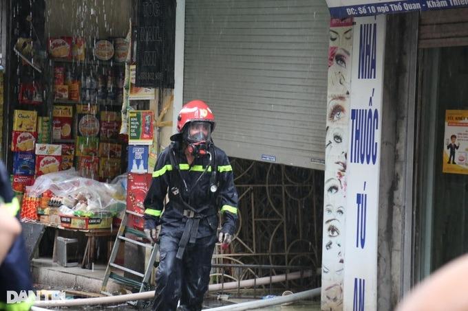 Hà Nội: Cháy nhà 6 tầng trong ngõ, 3 trẻ em mắc kẹt-4
