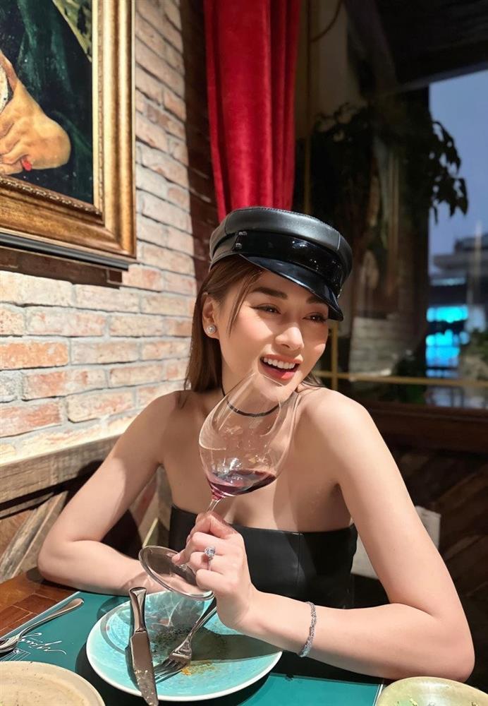 Rộ clip Phương Oanh được Shark Bình quỳ gối cầu hôn, trao nụ hôn nồng cháy trước mặt con gái của vợ cũ-9