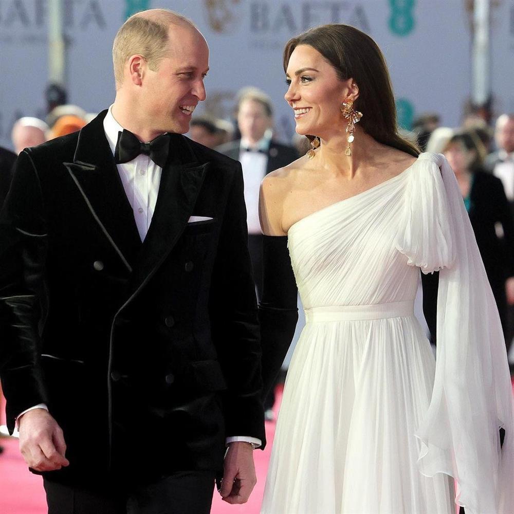 Kate Middleton và William đồng điệu bên nhau 2 thập kỷ, đánh dấu chủ quyền nơi đông người được khen-10