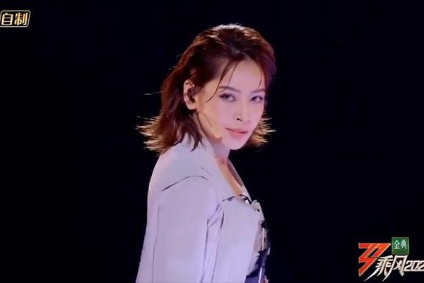 Cùng có phong cách sexy, tại sao Dolly Parton được khen, Madonna bị chê?-5