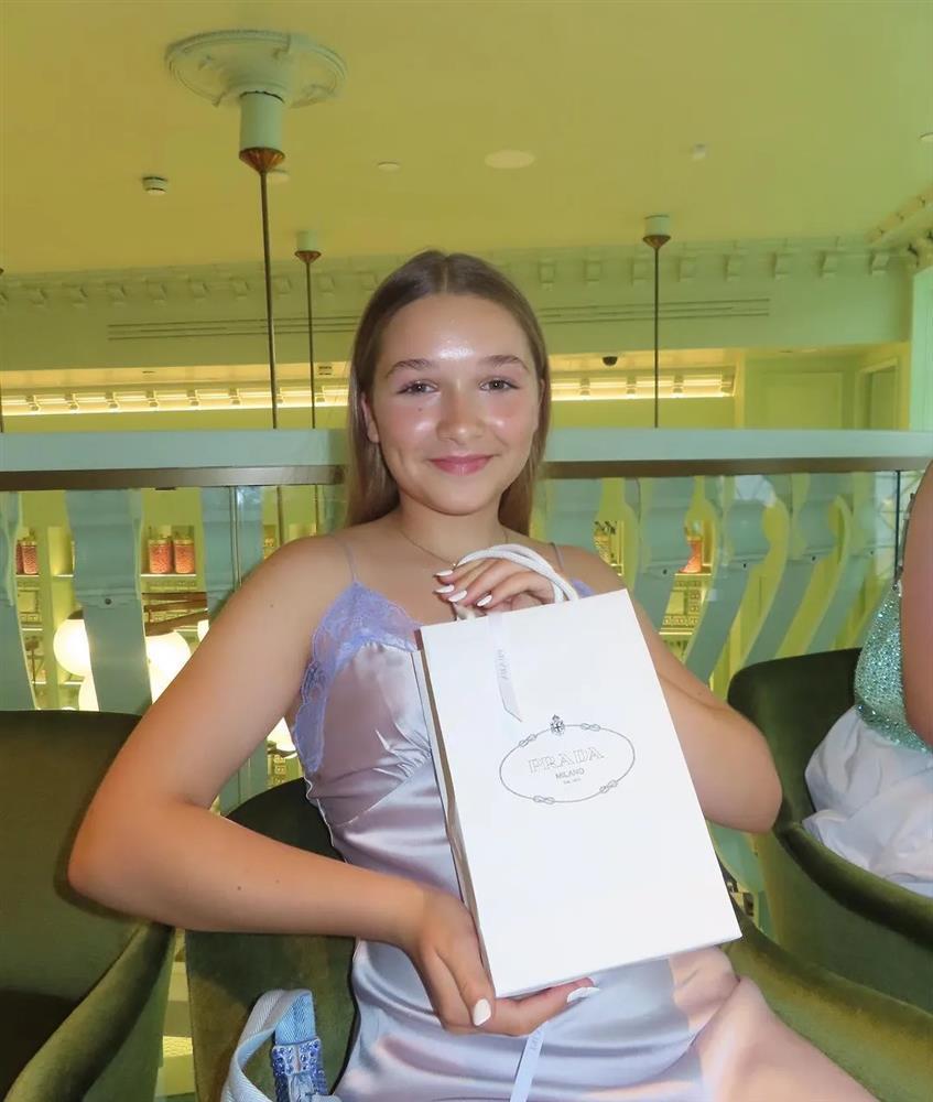 Nhà Beckham tề tựu đón sinh nhật Harper, visual tuổi 12 của công chúa út gây chú ý-1